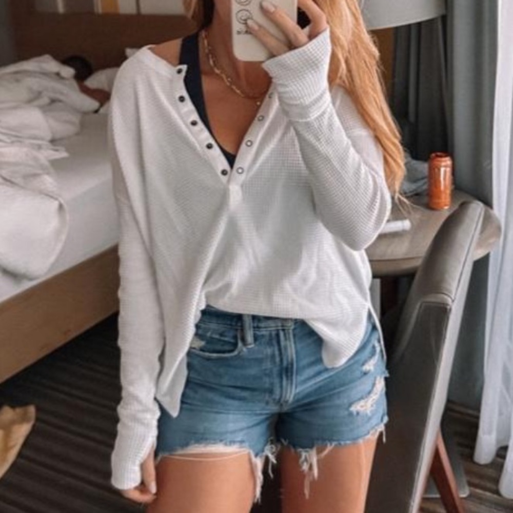 Womens snap front waffle Henley knit pullover side slits